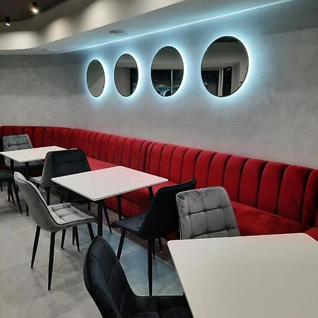 Red Cube Hotel Камианец-Подилский Екстериор снимка